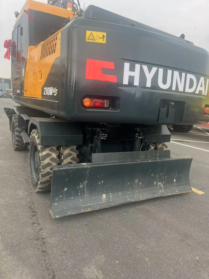 Hyundai 210W - Колёсный экскаватор: фото 2 Hyundai 210W - Колёсный экскаватор: фото 2