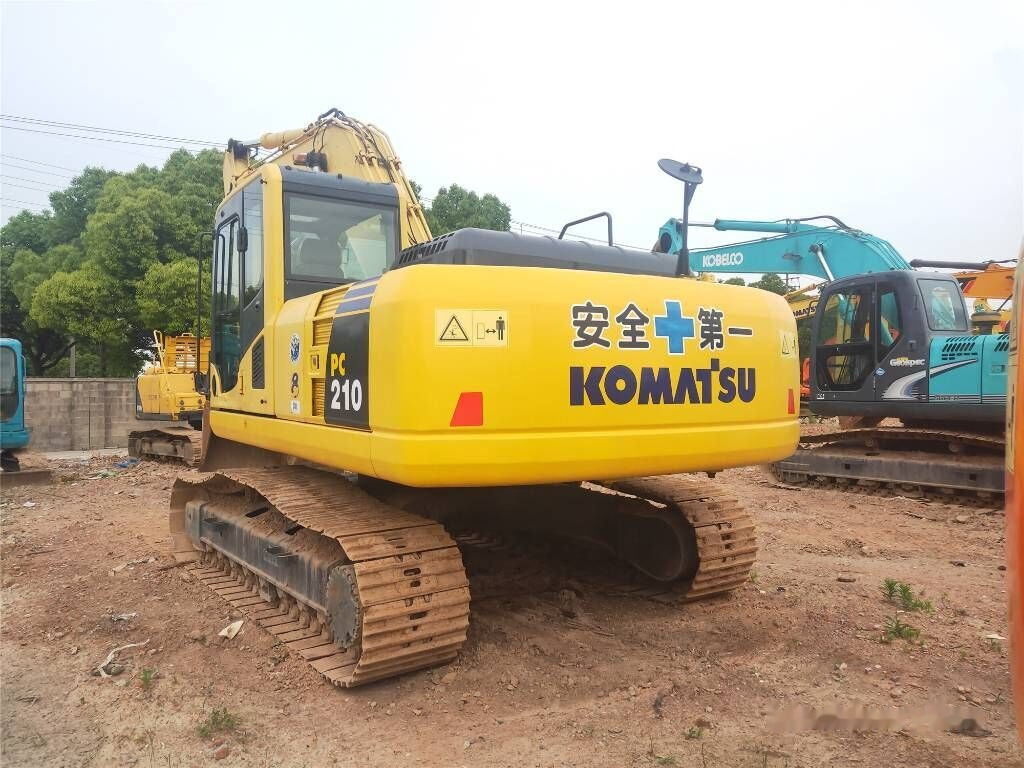 Komatsu PC210-8 - Гусеничный экскаватор: фото 2 Komatsu PC210-8 - Гусеничный экскаватор: фото 2