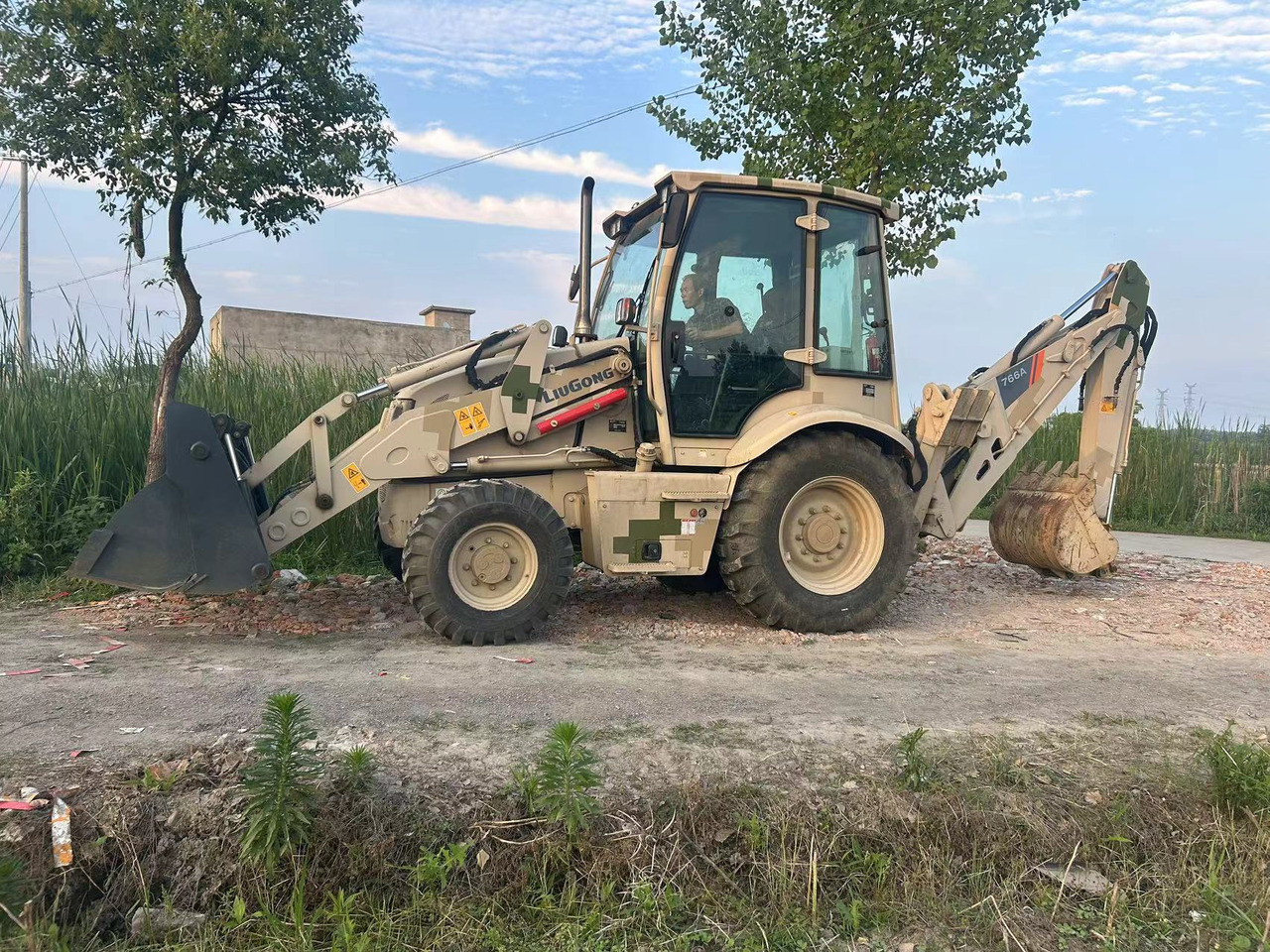 LIUGONG 766A - Экскаватор-погрузчик: фото 1 LIUGONG 766A - Экскаватор-погрузчик: фото 1