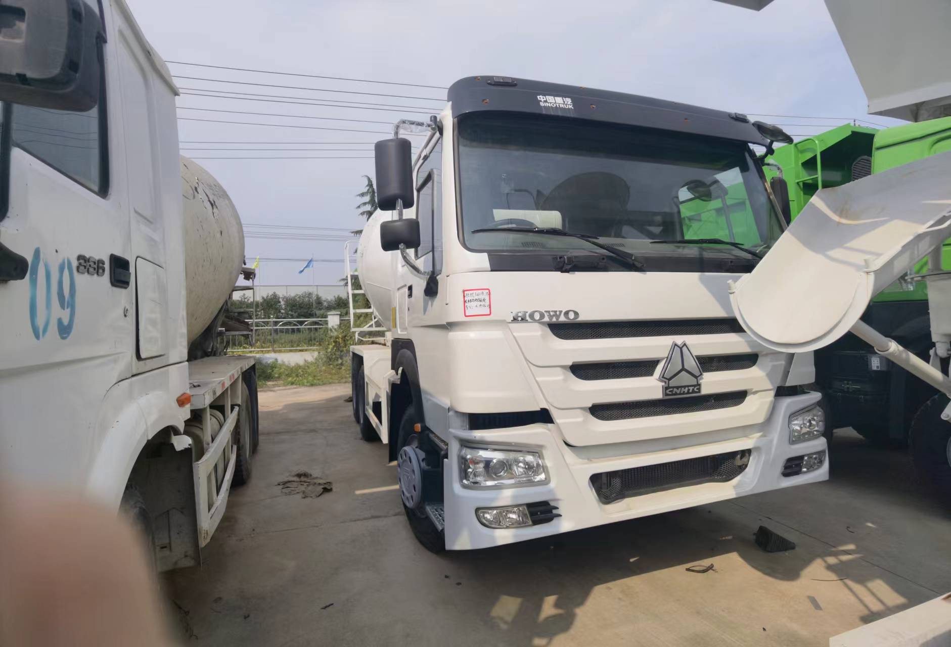 Sinotruk HOWO 371 6*4 Concrete mixer truck - Автобетоносмеситель: фото 5 Sinotruk HOWO 371 6*4 Concrete mixer truck - Автобетоносмеситель: фото 5