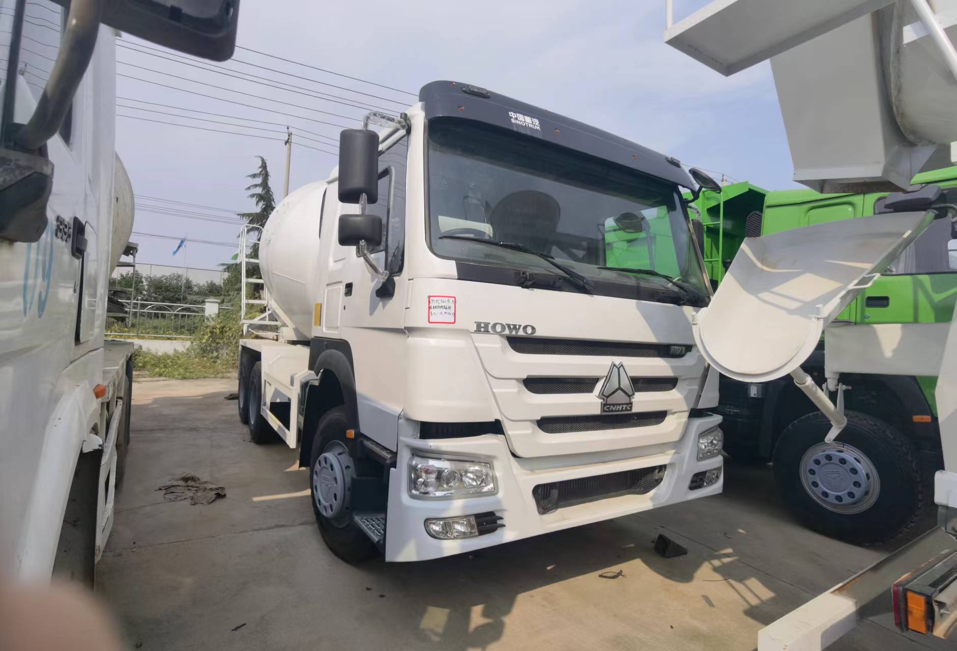 Sinotruk HOWO 371 6*4 Concrete mixer truck - Автобетоносмеситель: фото 1 Sinotruk HOWO 371 6*4 Concrete mixer truck - Автобетоносмеситель: фото 1