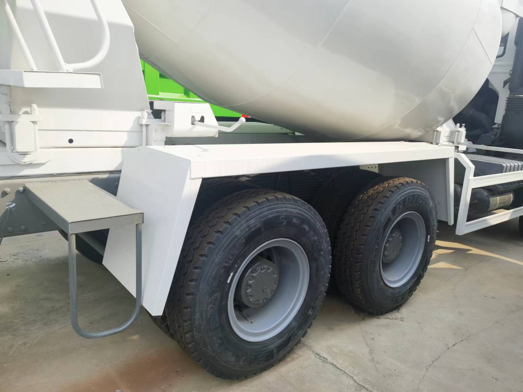Sinotruk HOWO 371 6*4 Concrete mixer truck - Автобетоносмеситель: фото 4 Sinotruk HOWO 371 6*4 Concrete mixer truck - Автобетоносмеситель: фото 4