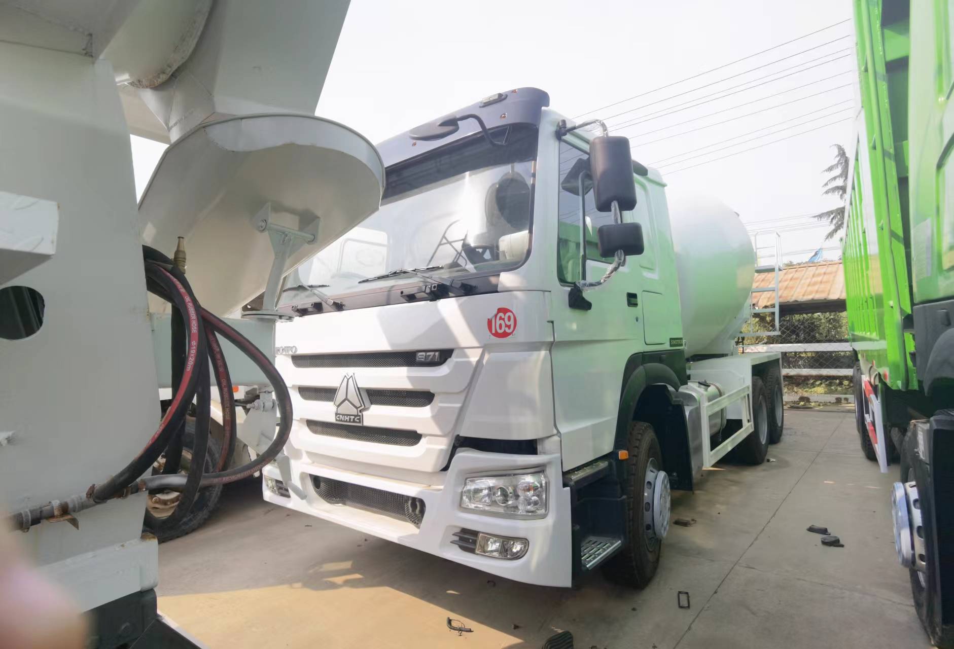 Sinotruk HOWO 371 6*4 Concrete mixer truck - Автобетоносмеситель: фото 3 Sinotruk HOWO 371 6*4 Concrete mixer truck - Автобетоносмеситель: фото 3