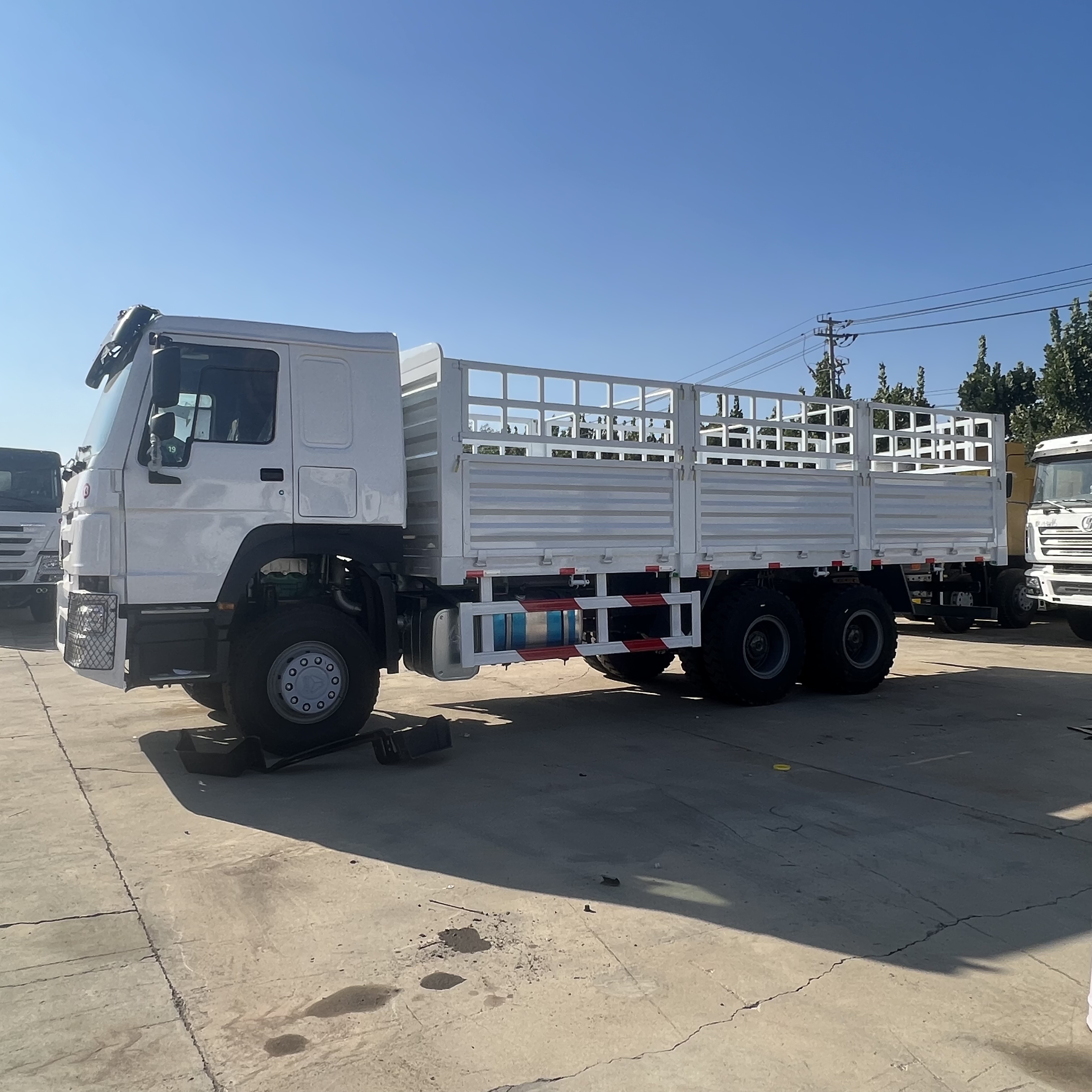 Sinotruk HOWO 371 6*4 Fence truck - Грузовик бортовой/ Платформа: фото 2 Sinotruk HOWO 371 6*4 Fence truck - Грузовик бортовой/ Платформа: фото 2