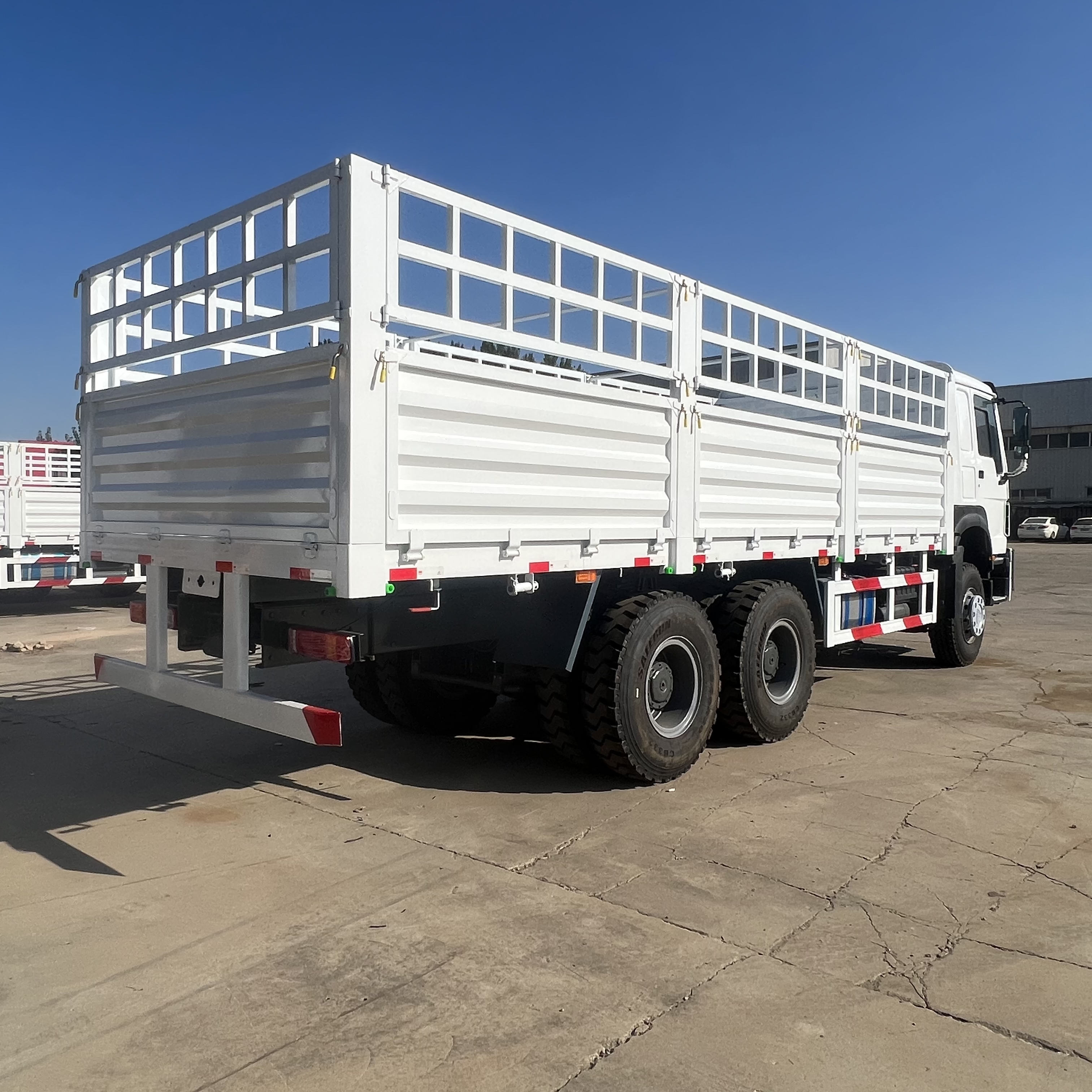 Sinotruk HOWO 371 6*4 Fence truck - Грузовик бортовой/ Платформа: фото 4 Sinotruk HOWO 371 6*4 Fence truck - Грузовик бортовой/ Платформа: фото 4