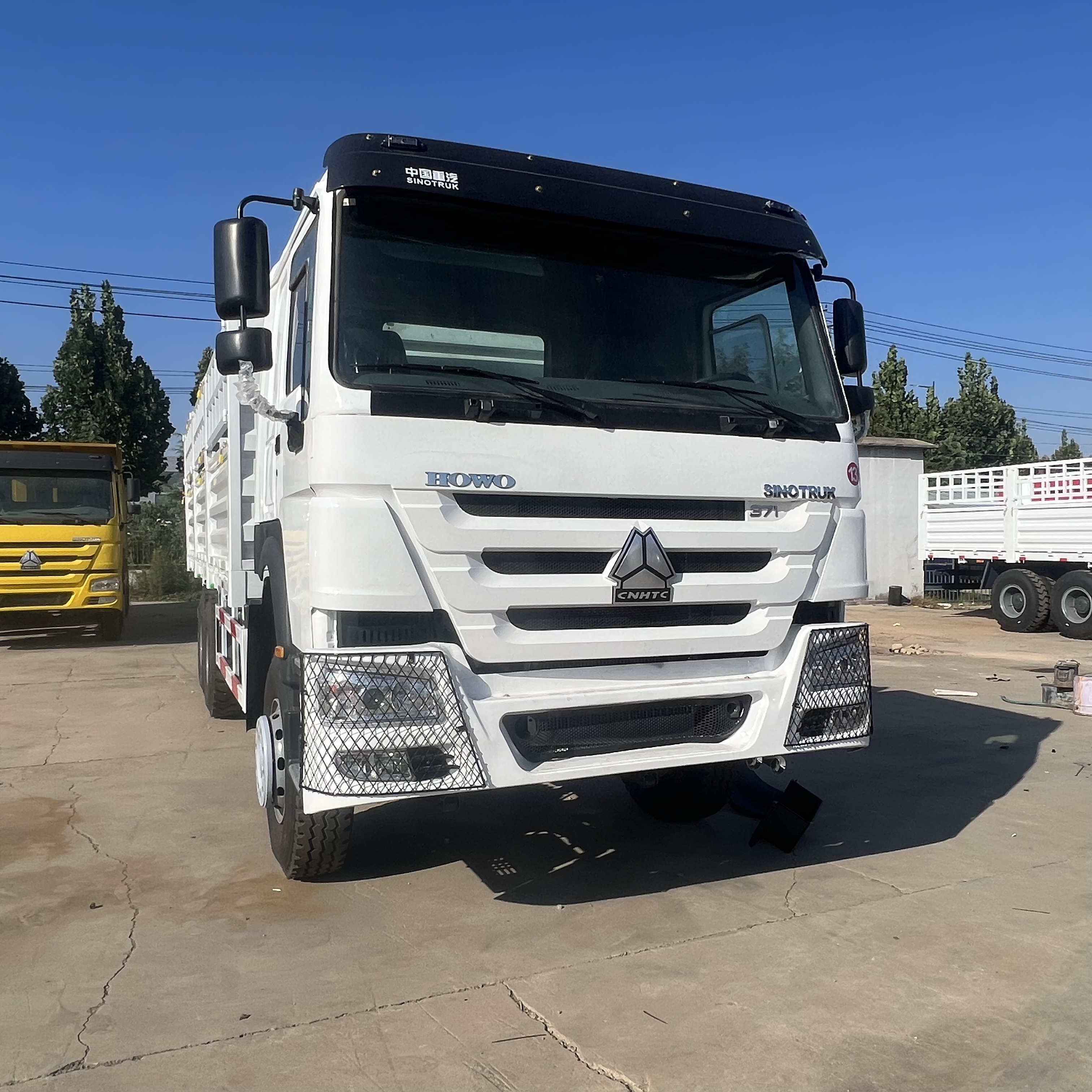 Sinotruk HOWO 371 6*4 Fence truck - Грузовик бортовой/ Платформа: фото 5 Sinotruk HOWO 371 6*4 Fence truck - Грузовик бортовой/ Платформа: фото 5