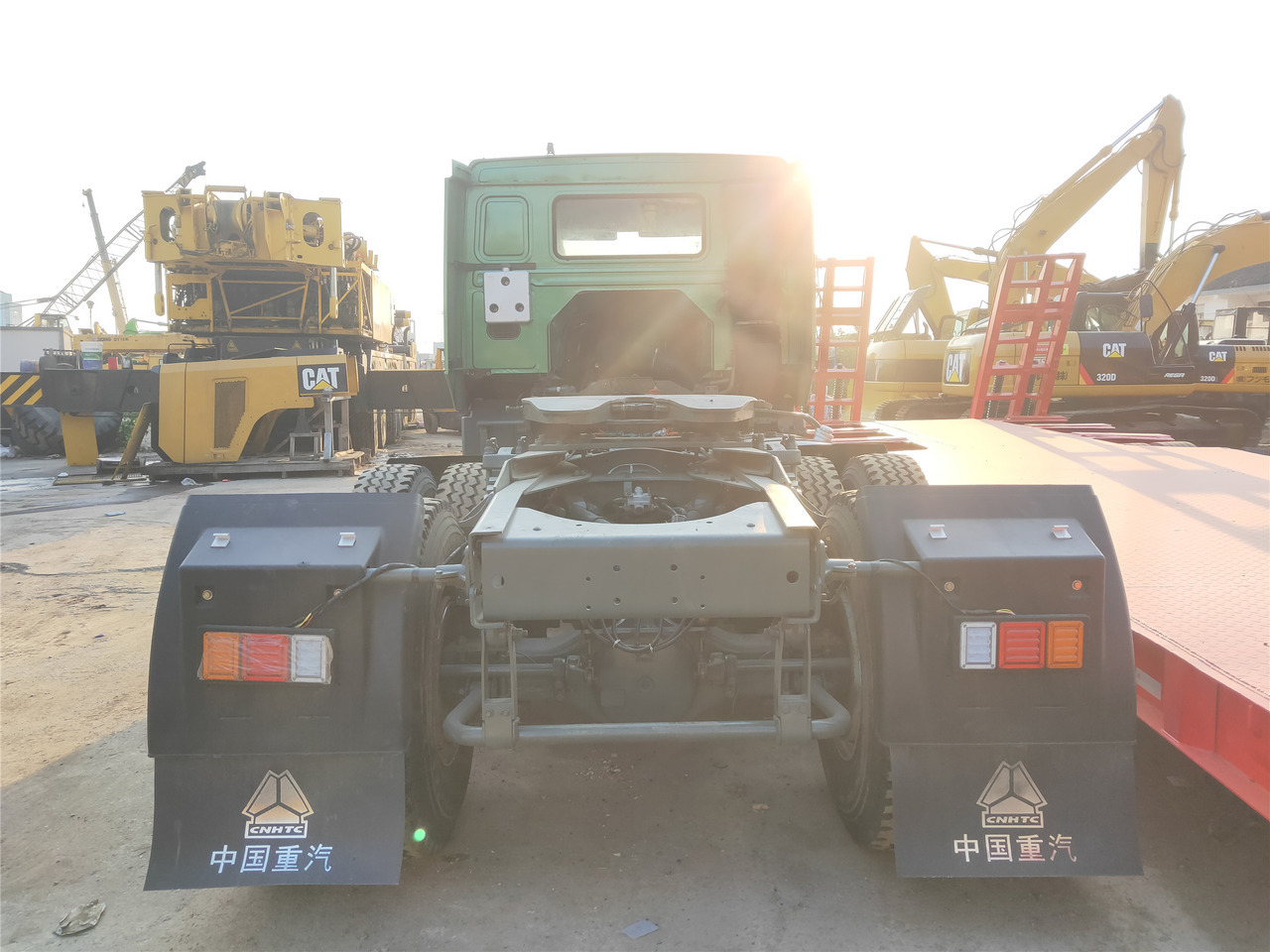 Sinotruk HOWO 420 tractor - Мини-самосвал: фото 4 Sinotruk HOWO 420 tractor - Мини-самосвал: фото 4