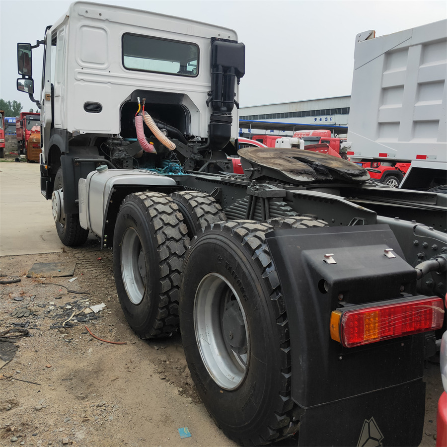 Sinotruk HOWO 420 tractor - Мини-самосвал: фото 3 Sinotruk HOWO 420 tractor - Мини-самосвал: фото 3
