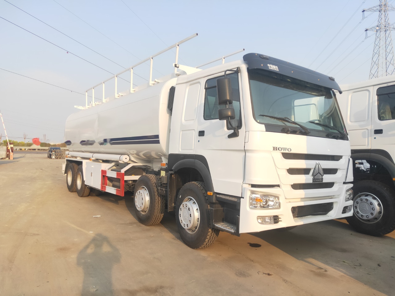 Грузовик-цистерна Sinotruk HOWO 8*4 Tank truck: фото 13