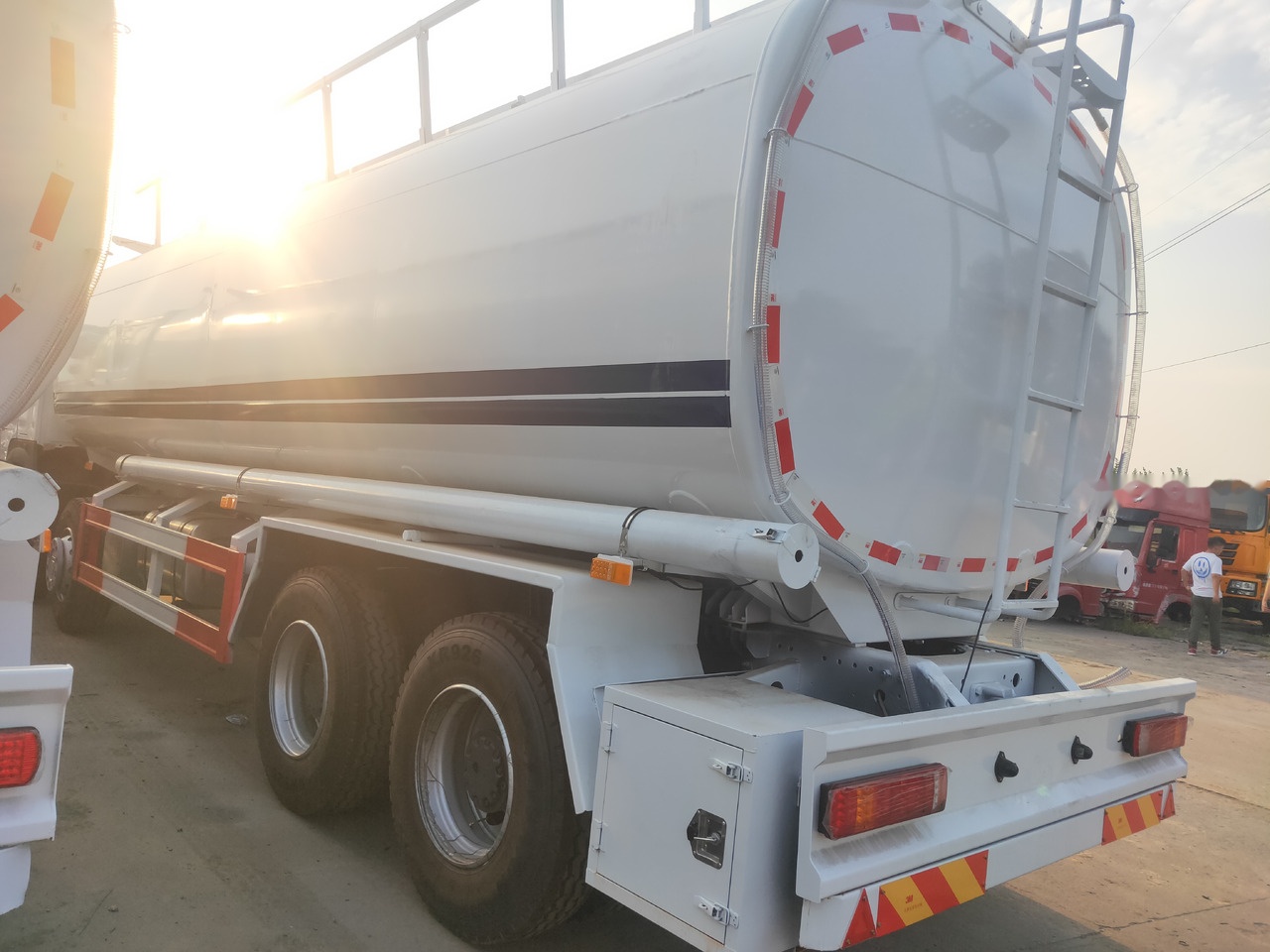 Грузовик-цистерна Sinotruk HOWO 8*4 Tank truck: фото 11