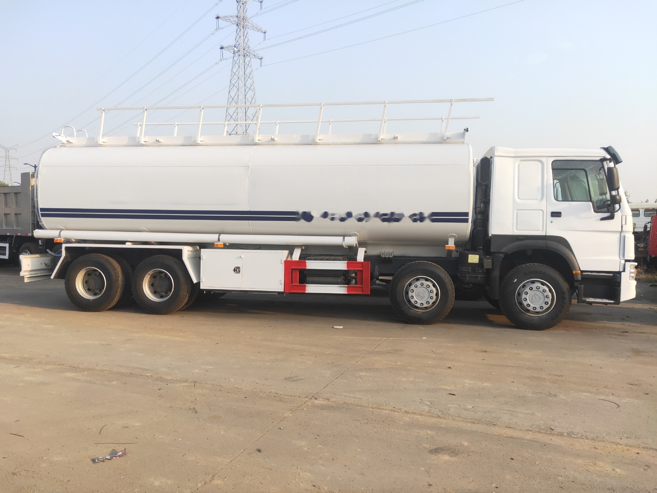 Грузовик-цистерна Sinotruk HOWO 8*4 Tank truck: фото 10