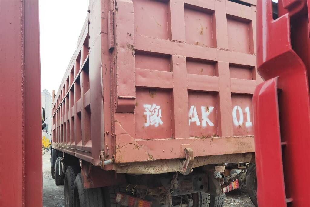 Самосвал Sinotruk Howo: фото 6