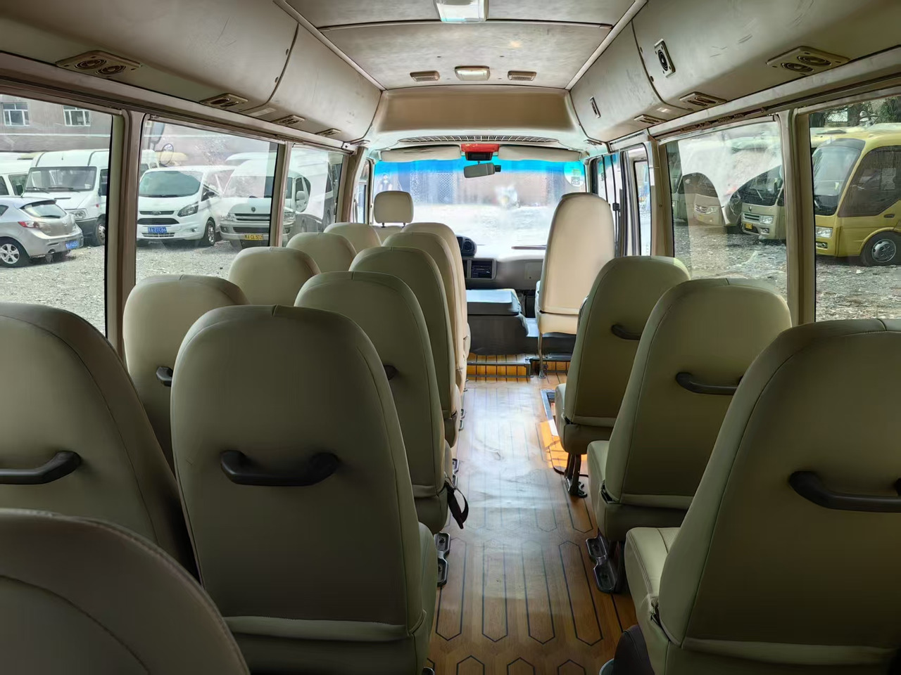 Toyota Coaster - Микроавтобус, Пассажирский фургон: фото 3 Toyota Coaster - Микроавтобус, Пассажирский фургон: фото 3