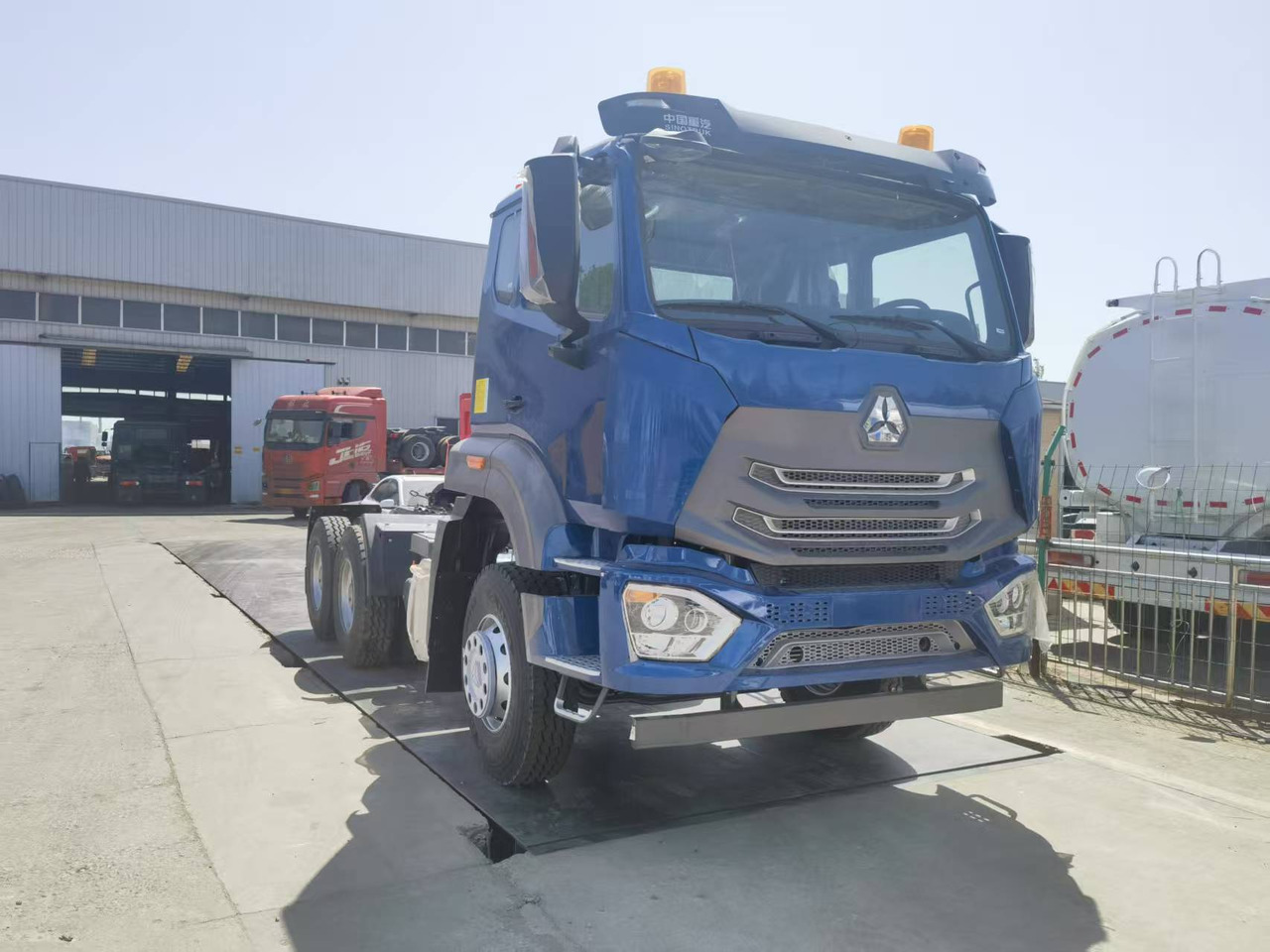 Sinotruk HOHAN 6*4 tractor - Тягач: фото 3 Sinotruk HOHAN 6*4 tractor - Тягач: фото 3