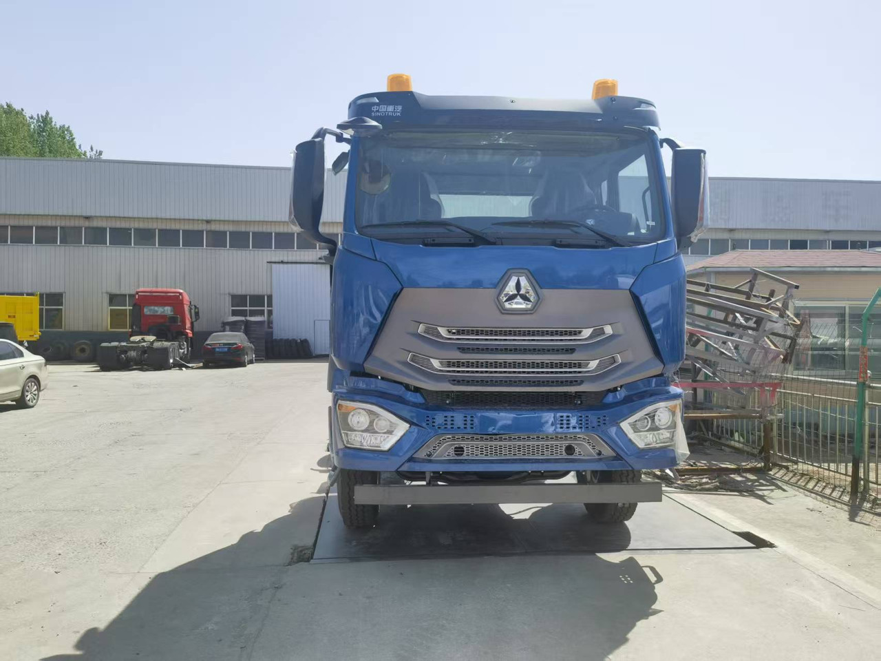 Sinotruk HOHAN 6*4 tractor - Тягач: фото 2 Sinotruk HOHAN 6*4 tractor - Тягач: фото 2