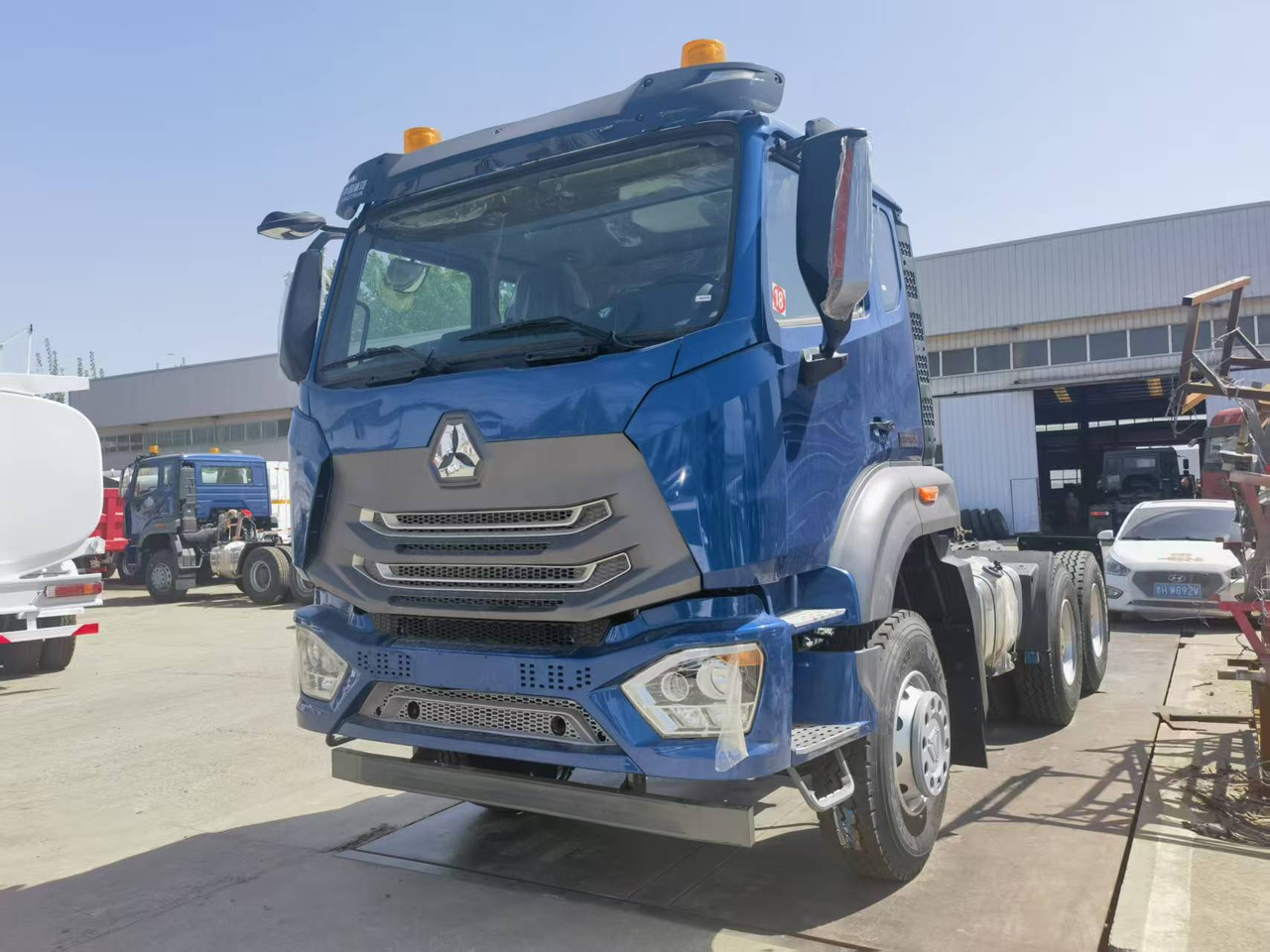 Sinotruk HOHAN 6*4 tractor - Тягач: фото 1 Sinotruk HOHAN 6*4 tractor - Тягач: фото 1