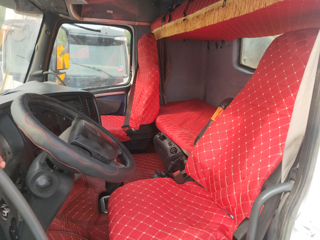 Sinotruk HOWO A7 6*4 Tractor - Тягач: фото 2 Sinotruk HOWO A7 6*4 Tractor - Тягач: фото 2