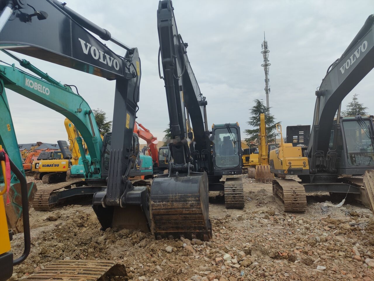 Volvo EC210B - Гусеничный экскаватор: фото 2 Volvo EC210B - Гусеничный экскаватор: фото 2