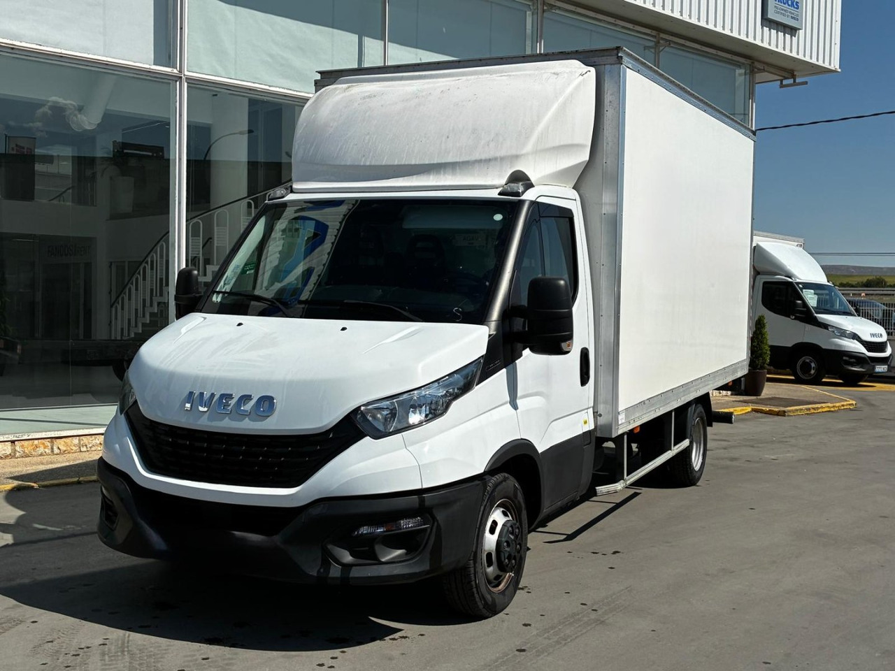 Caja cerrada IVECO 35C16 20m3 - Фургон с закрытым кузовом: фото 1 Caja cerrada IVECO 35C16 20m3 - Фургон с закрытым кузовом: фото 1