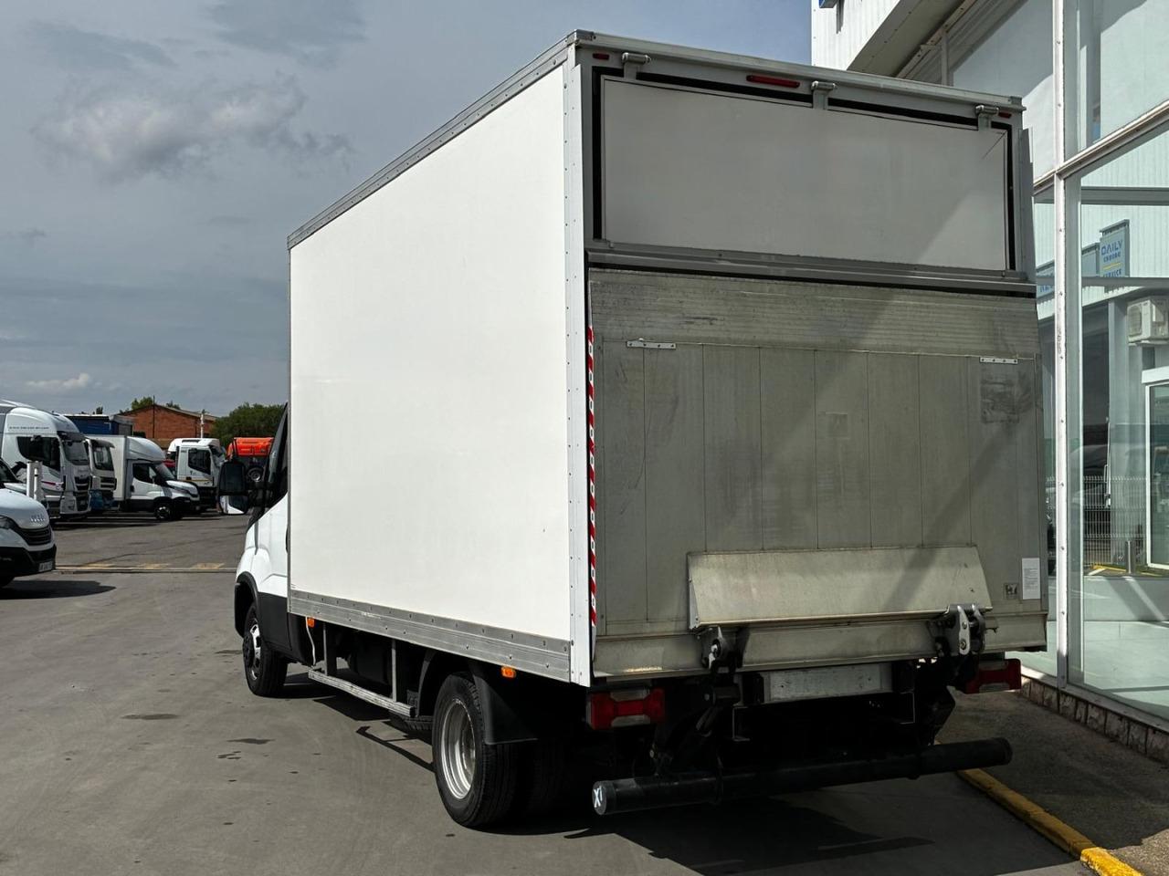 Caja cerrada IVECO 35C16 3.0 20m3 - Фургон с закрытым кузовом: фото 4 Caja cerrada IVECO 35C16 3.0 20m3 - Фургон с закрытым кузовом: фото 4