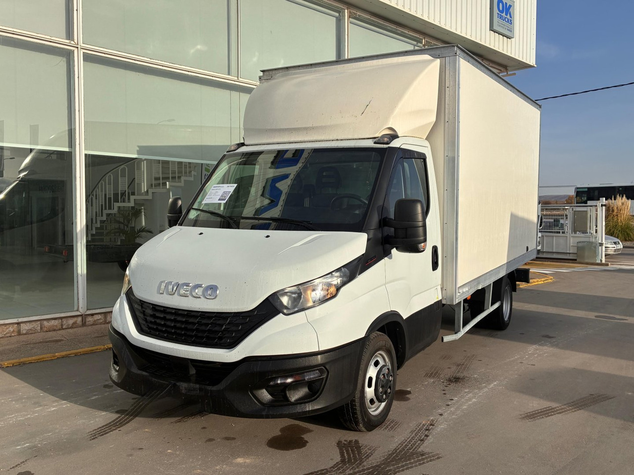 Caja cerrada IVECO 35C16 3.0 20m3 con puertas traseras - Фургон с закрытым кузовом: фото 1 Caja cerrada IVECO 35C16 3.0 20m3 con puertas traseras - Фургон с закрытым кузовом: фото 1