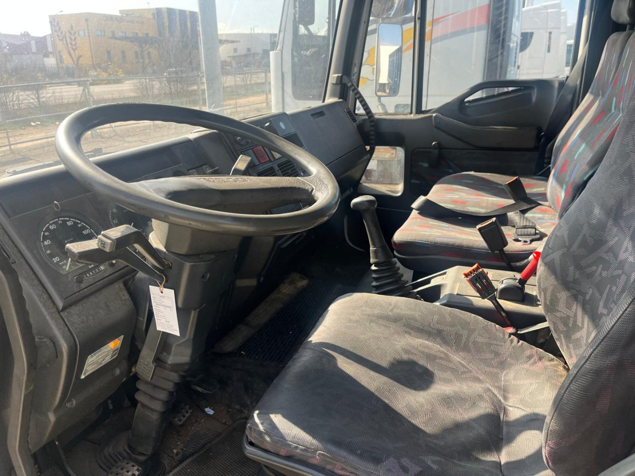 Caja cerrada IVECO Eurocargo ML80E17 - Тентованный грузовик: фото 5 Caja cerrada IVECO Eurocargo ML80E17 - Тентованный грузовик: фото 5