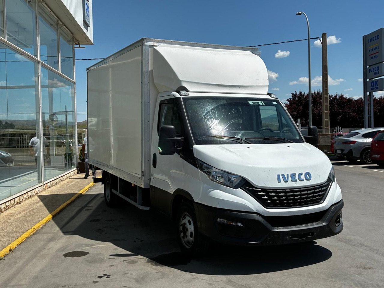Caja cerrada con plataforma elevadora IVECO 35C16 20m3 - Фургон с закрытым кузовом: фото 3 Caja cerrada con plataforma elevadora IVECO 35C16 20m3 - Фургон с закрытым кузовом: фото 3
