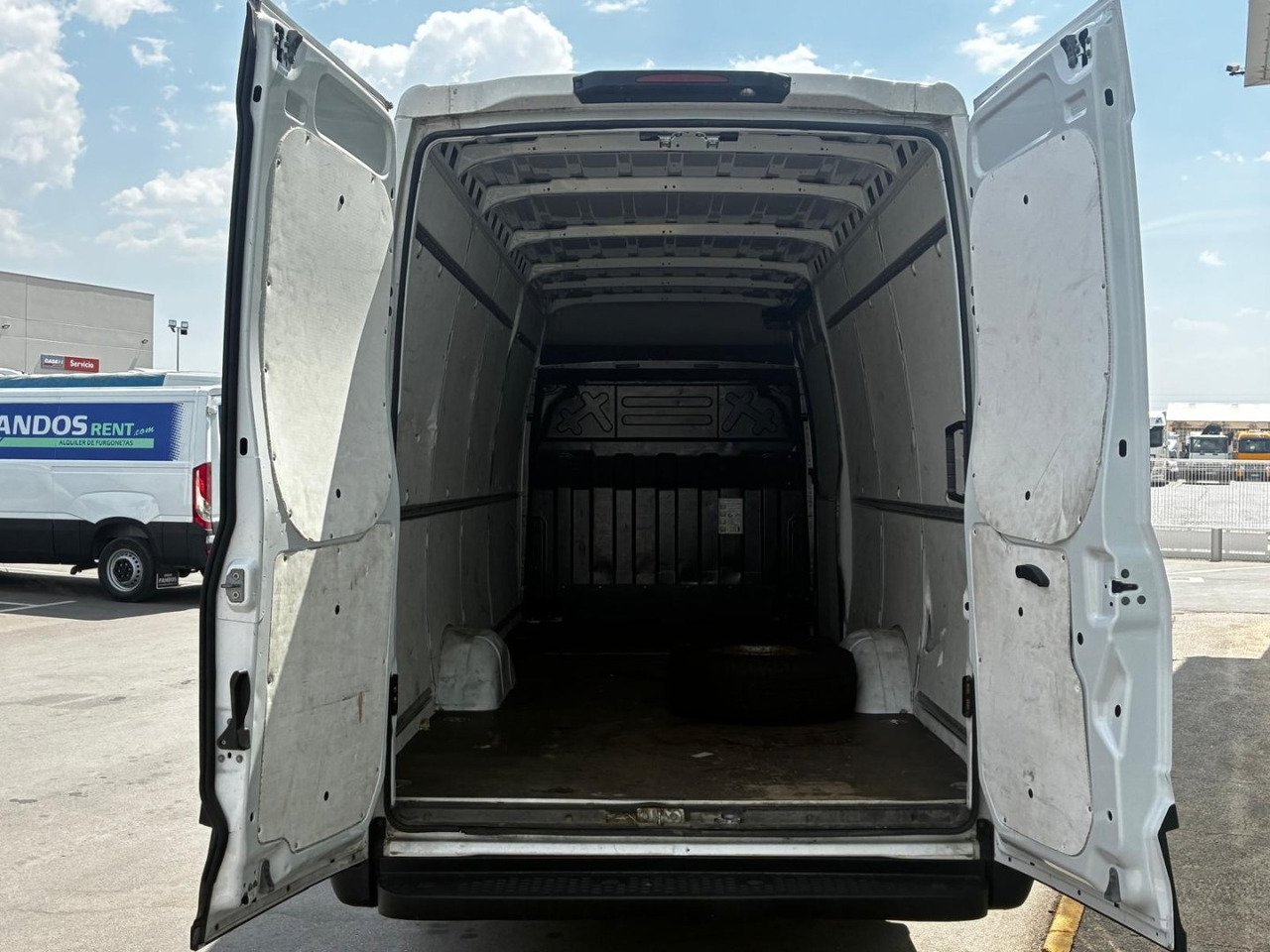 Furgón IVECO 35S14 V 16m3 - Цельнометаллический фургон: фото 5 Furgón IVECO 35S14 V 16m3 - Цельнометаллический фургон: фото 5