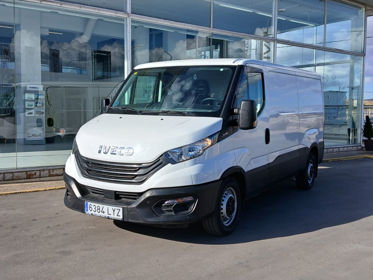 Furgón IVECO 35S16 V 9m3 - Цельнометаллический фургон: фото 1 Furgón IVECO 35S16 V 9m3 - Цельнометаллический фургон: фото 1