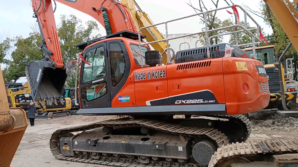 DOOSAN DX 225 LC - 9 C DX225 LCA - Гусеничный экскаватор: фото 1 DOOSAN DX 225 LC - 9 C DX225 LCA - Гусеничный экскаватор: фото 1