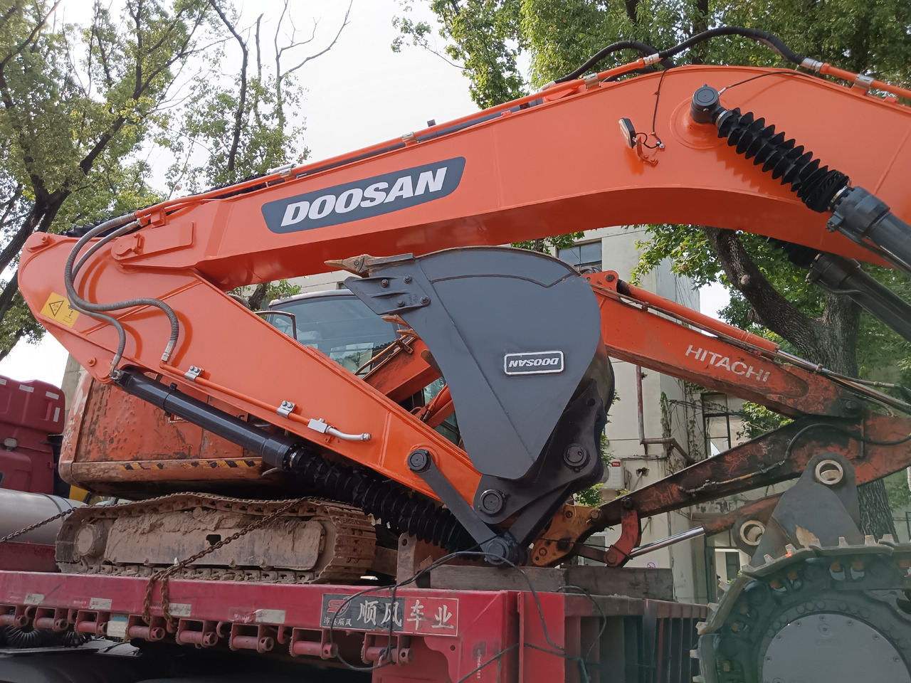 DOOSAN DX225 LCA LC-9C - Гусеничный экскаватор: фото 3 DOOSAN DX225 LCA LC-9C - Гусеничный экскаватор: фото 3