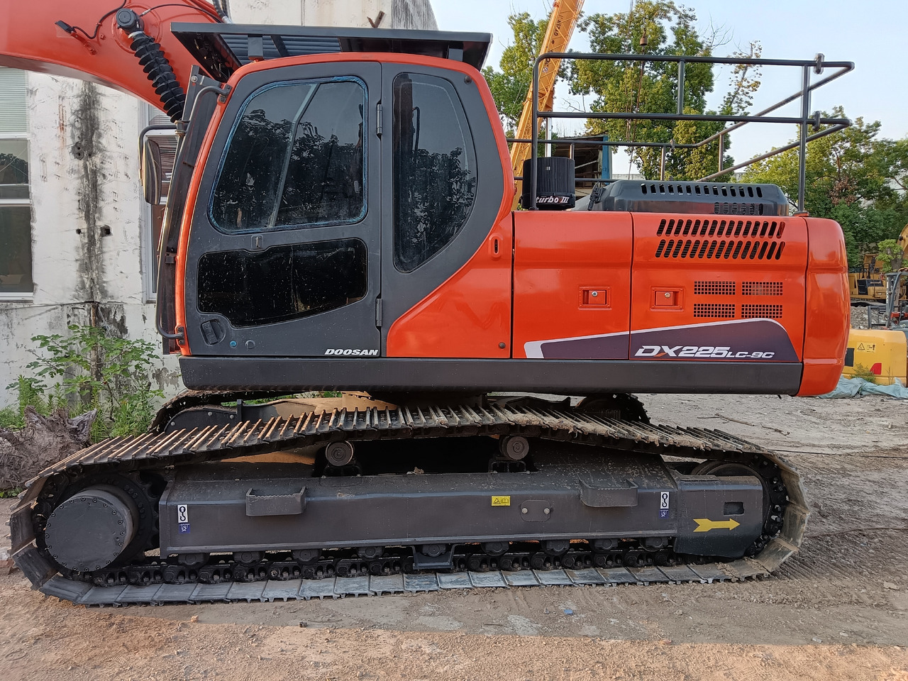 DOOSAN DX225LC-9C - Гусеничный экскаватор: фото 1 DOOSAN DX225LC-9C - Гусеничный экскаватор: фото 1