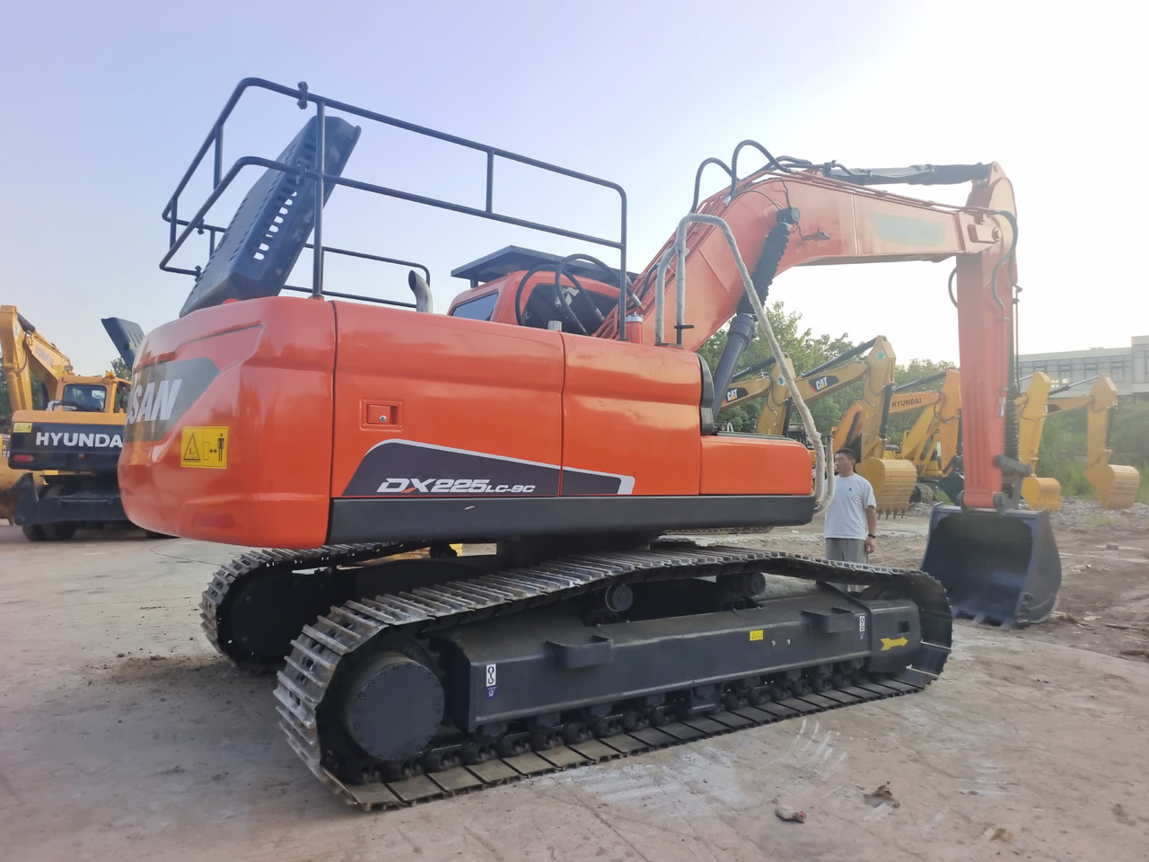 DOOSAN DX225lc-9c - Гусеничный экскаватор: фото 1 DOOSAN DX225lc-9c - Гусеничный экскаватор: фото 1
