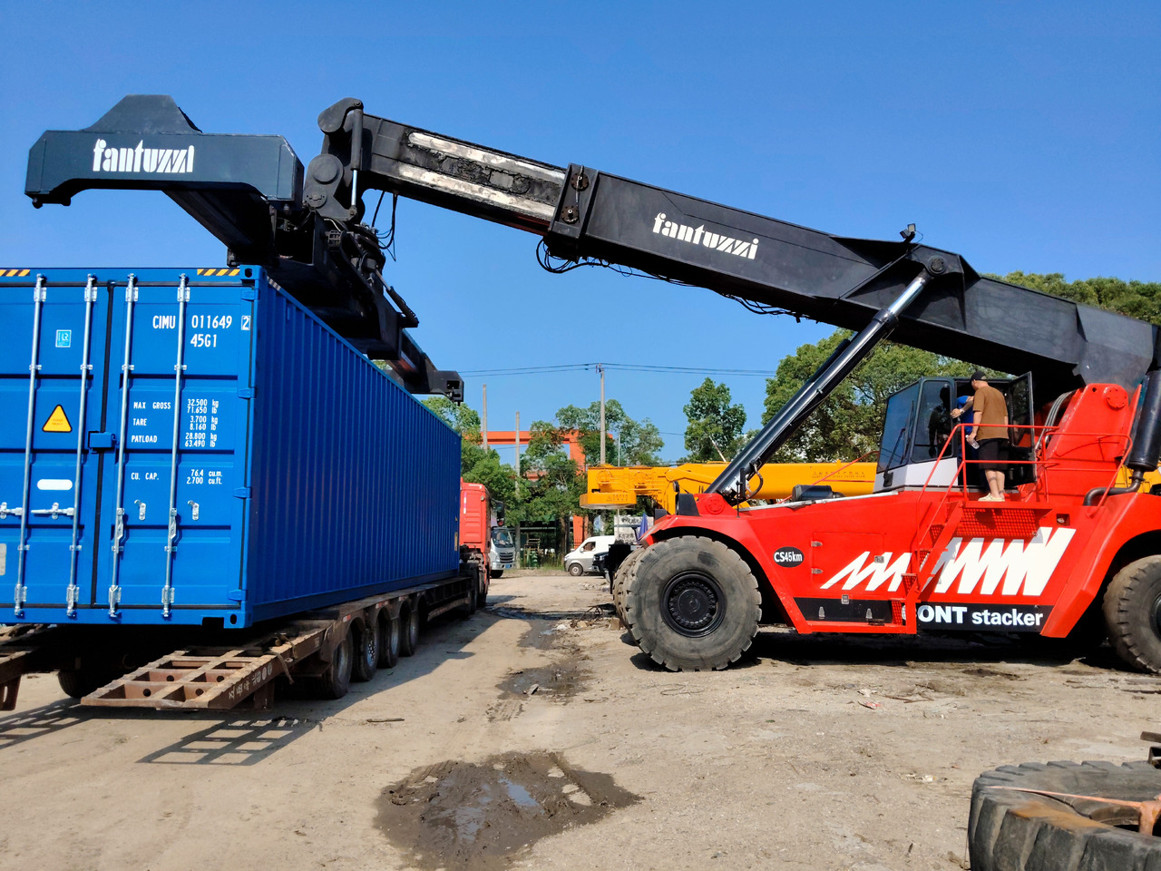 FANTUZZI CS45KM 45 TON REACH STACKER - Ричстакер: фото 1 FANTUZZI CS45KM 45 TON REACH STACKER - Ричстакер: фото 1