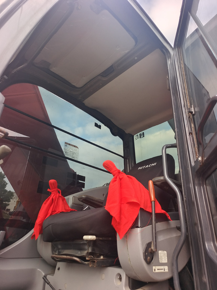 HITACHI ZX200 - Гусеничный экскаватор: фото 3 HITACHI ZX200 - Гусеничный экскаватор: фото 3