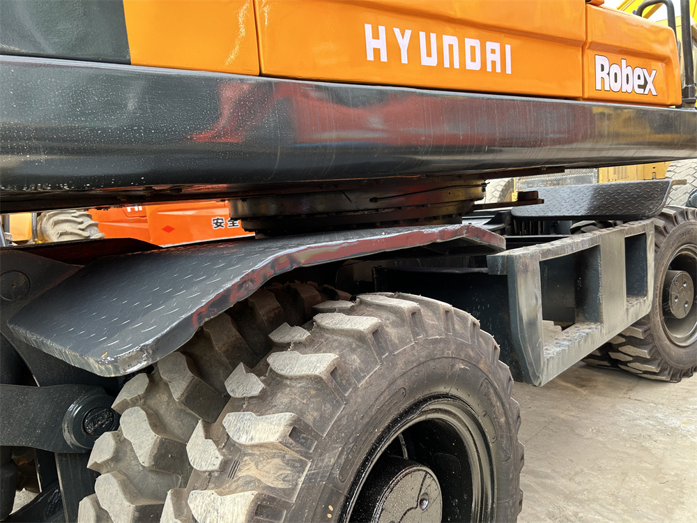 HYUNDAI 210W-9 - Колёсный экскаватор: фото 4 HYUNDAI 210W-9 - Колёсный экскаватор: фото 4