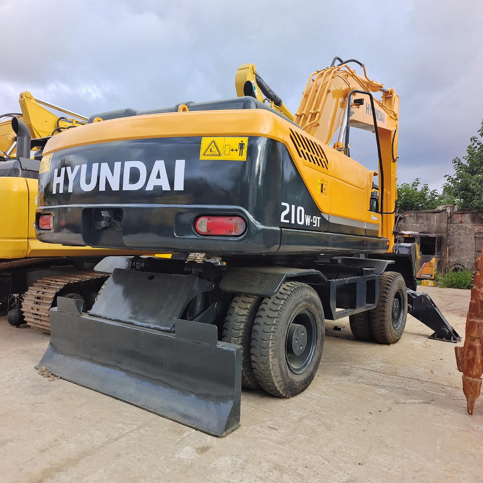 HYUNDAI 210W-9 - Колёсный экскаватор: фото 2 HYUNDAI 210W-9 - Колёсный экскаватор: фото 2
