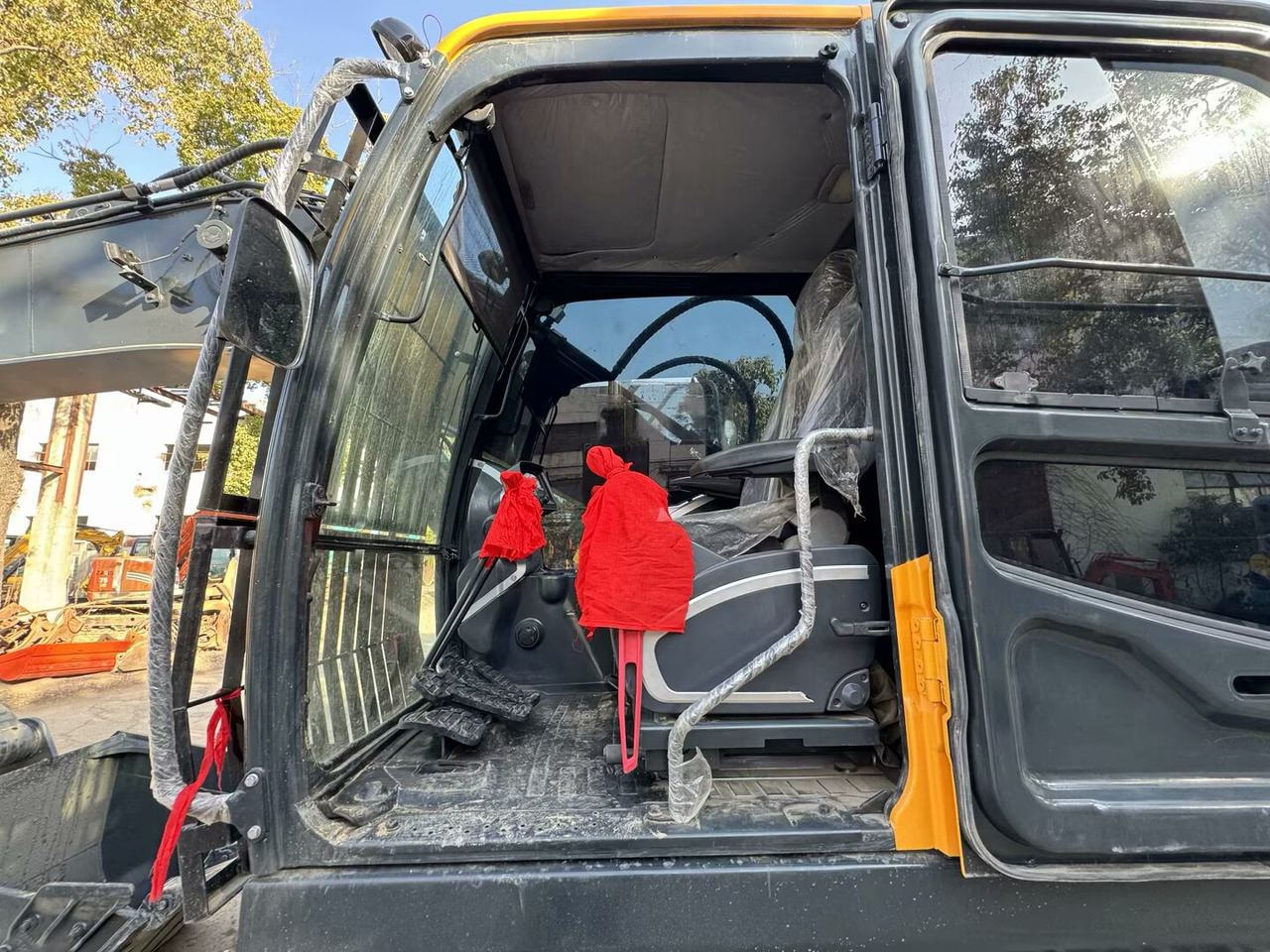 HYUNDAI 220LC-9C HX220HD - Гусеничный экскаватор: фото 3 HYUNDAI 220LC-9C HX220HD - Гусеничный экскаватор: фото 3