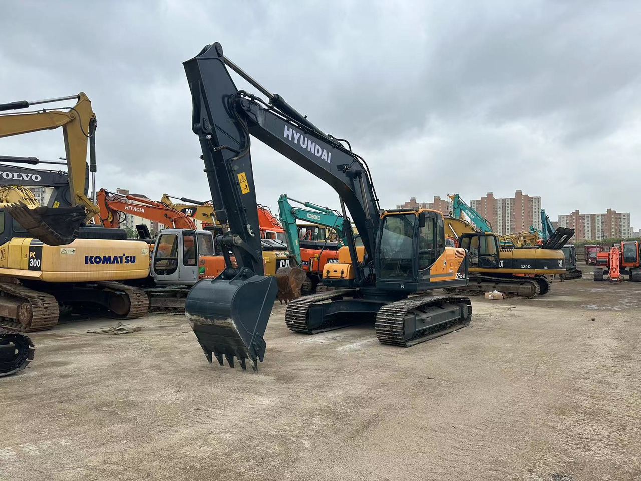 HYUNDAI 225 LC - 9T 225LC-9T 220LC-9S 305LC - 9T - Гусеничный экскаватор: фото 2 HYUNDAI 225 LC - 9T 225LC-9T 220LC-9S 305LC - 9T - Гусеничный экскаватор: фото 2