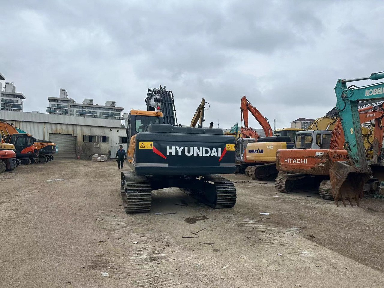 HYUNDAI 225 LC - 9T 225LC-9T 220LC-9S 305LC - 9T - Гусеничный экскаватор: фото 4 HYUNDAI 225 LC - 9T 225LC-9T 220LC-9S 305LC - 9T - Гусеничный экскаватор: фото 4