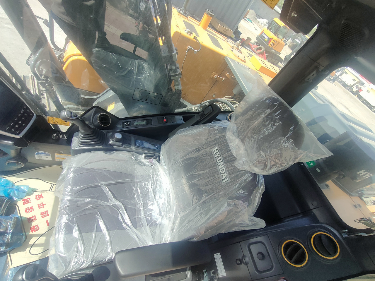 Новый Гусеничный экскаватор HYUNDAI HX200 HX220HD HX225HD 100% BRAND NEW: фото 10 Новый Гусеничный экскаватор HYUNDAI HX200 HX220HD HX225HD 100% BRAND NEW: фото 10