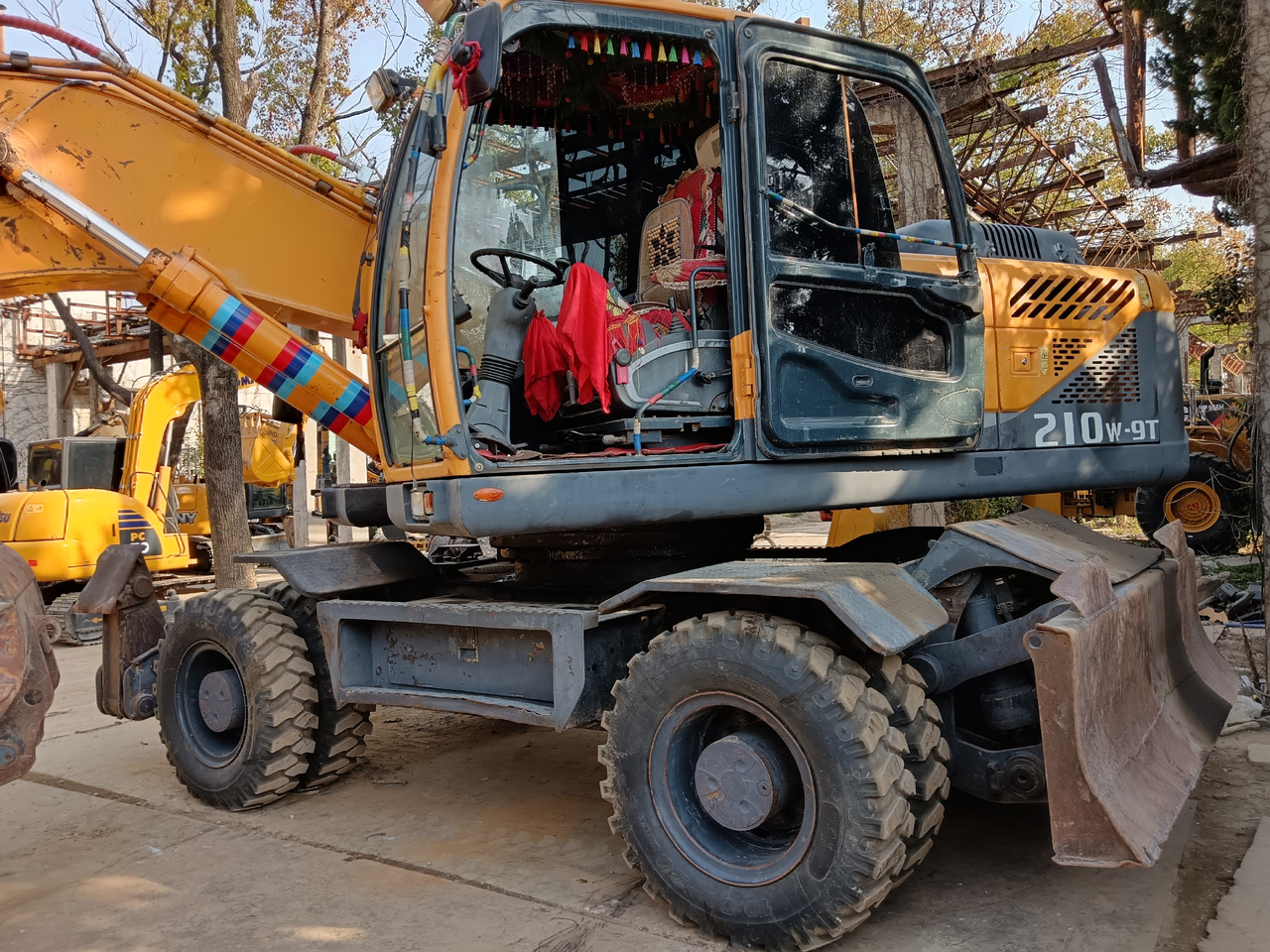 HYUNDAI R 210W - 9 210W-9 210W-9S 210W-9T - Колёсный экскаватор: фото 4 HYUNDAI R 210W - 9 210W-9 210W-9S 210W-9T - Колёсный экскаватор: фото 4