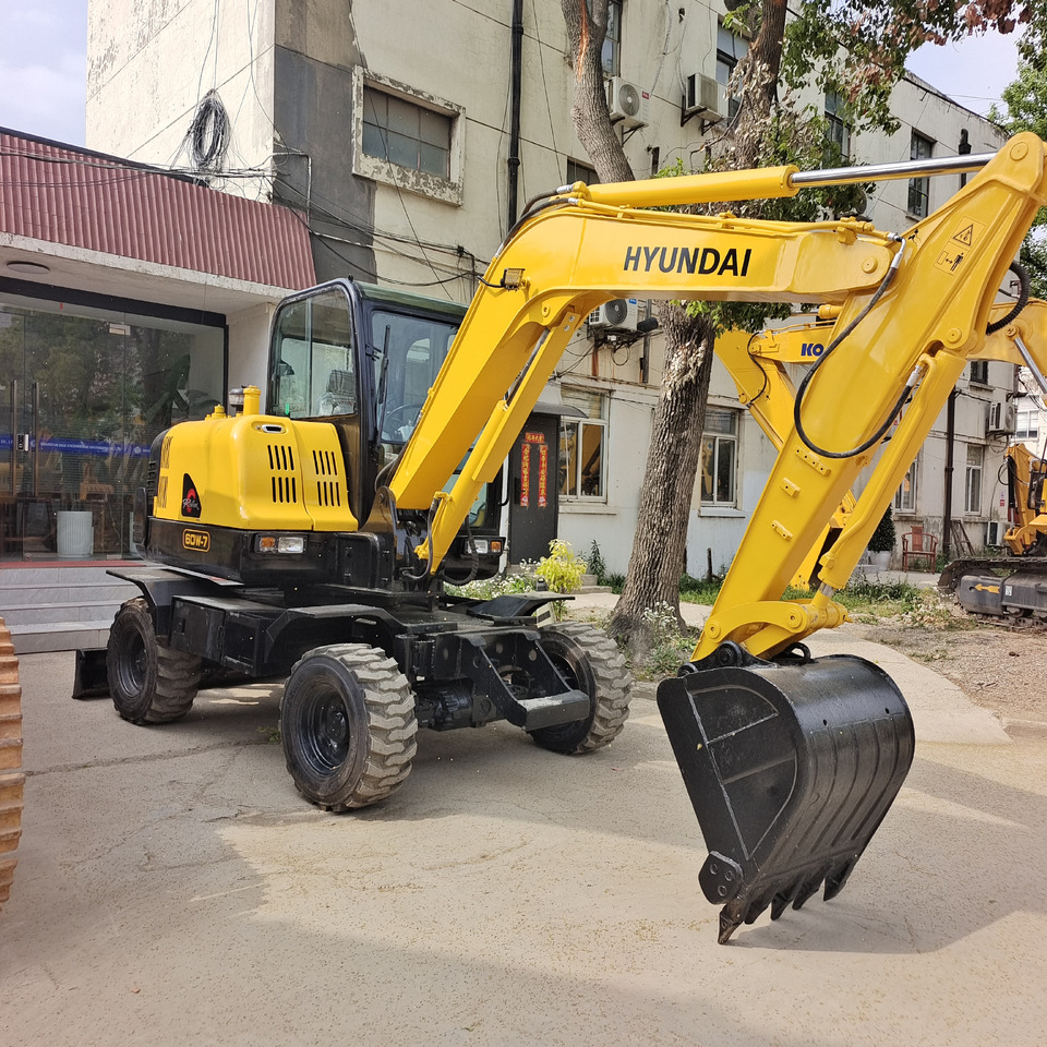 HYUNDAI R 60W - 7 - Колёсный экскаватор: фото 2 HYUNDAI R 60W - 7 - Колёсный экскаватор: фото 2