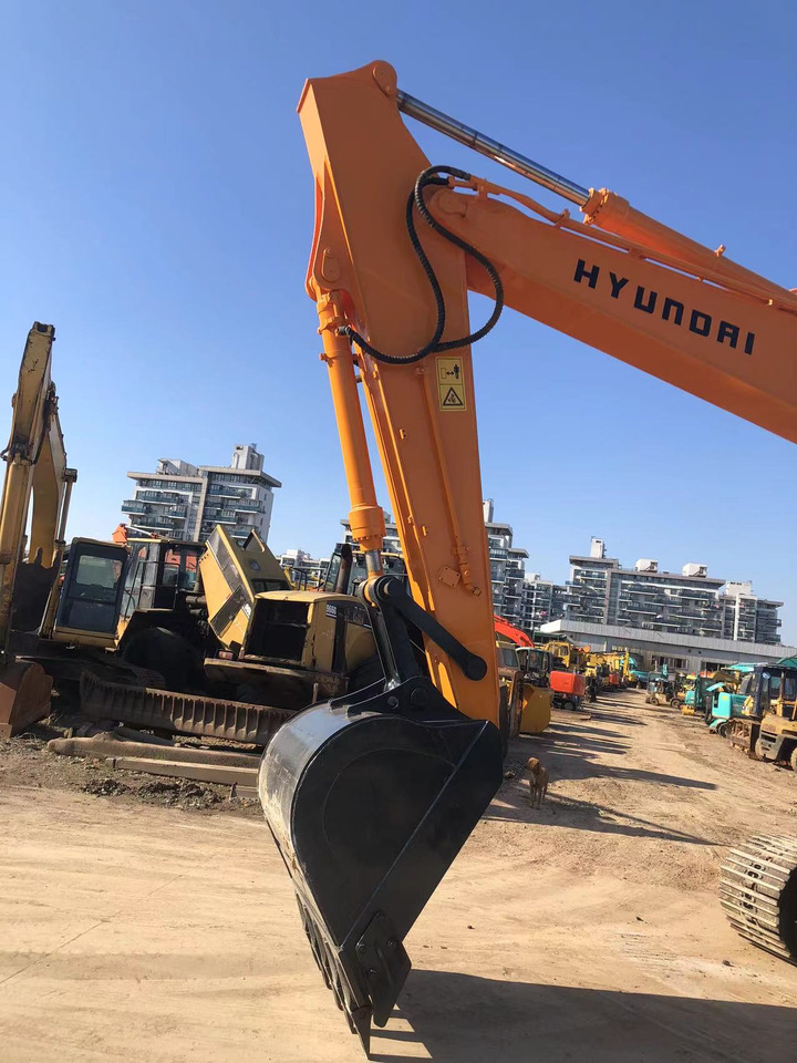 HYUNDAI R215-9 - Колёсный экскаватор: фото 2 HYUNDAI R215-9 - Колёсный экскаватор: фото 2
