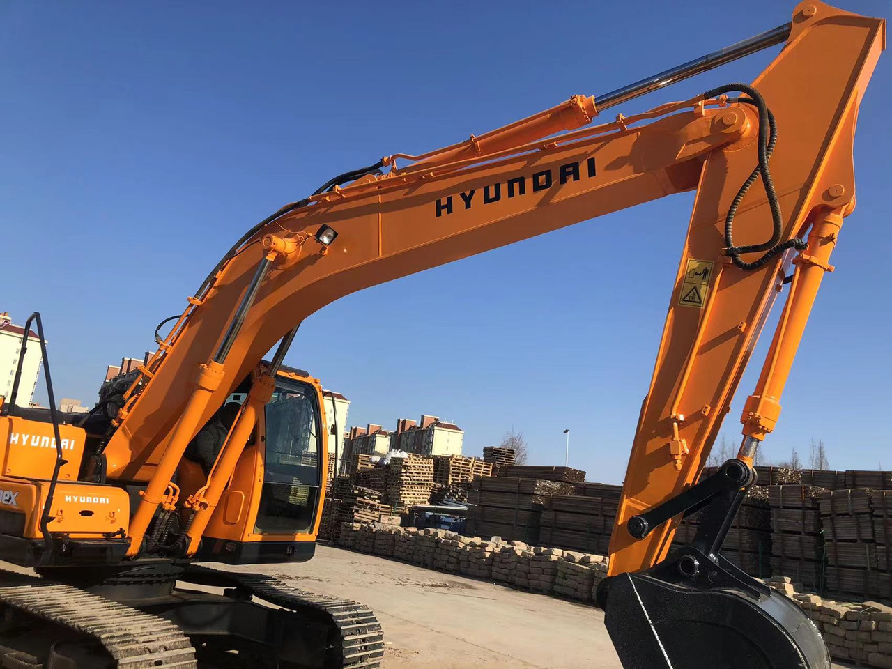 HYUNDAI R215-9 - Колёсный экскаватор: фото 4 HYUNDAI R215-9 - Колёсный экскаватор: фото 4