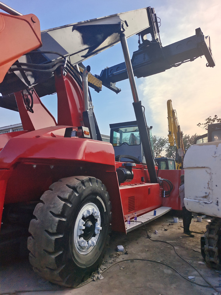 KALMAR DRF450 - Ричстакер: фото 1 KALMAR DRF450 - Ричстакер: фото 1