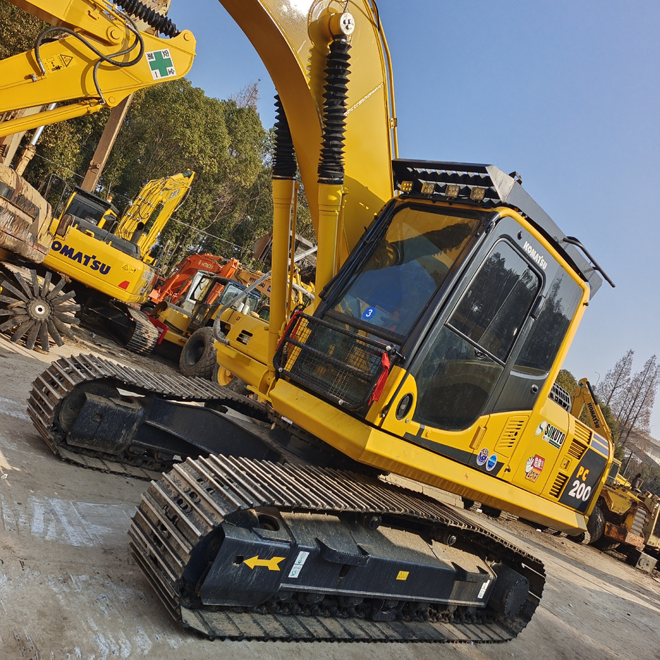 KOMATSU PC 200-8 PC200-8 PC220-8 PC210LC-8 - Гусеничный экскаватор: фото 1 KOMATSU PC 200-8 PC200-8 PC220-8 PC210LC-8 - Гусеничный экскаватор: фото 1
