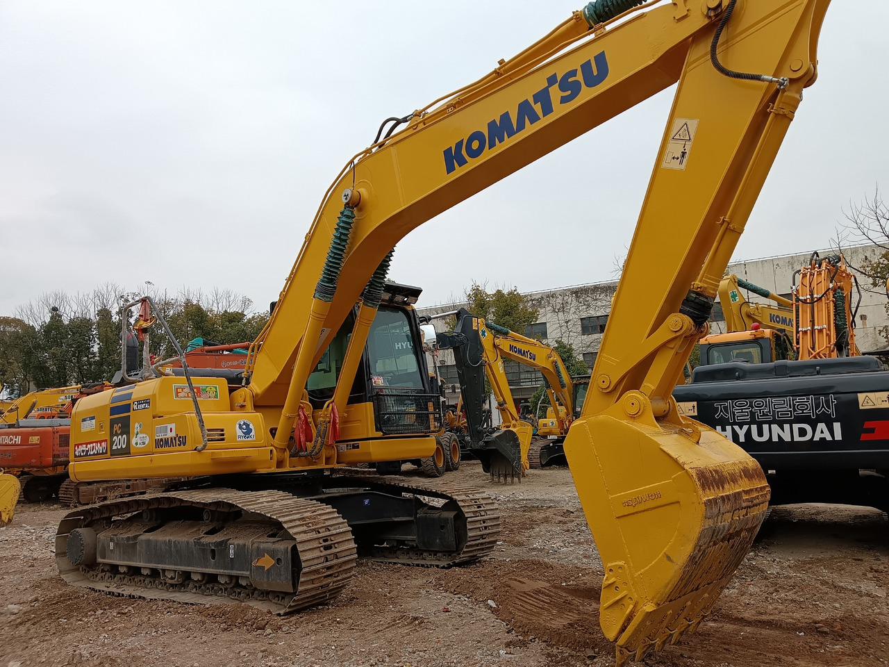 KOMATSU PC200-8N1 - Гусеничный экскаватор: фото 2 KOMATSU PC200-8N1 - Гусеничный экскаватор: фото 2