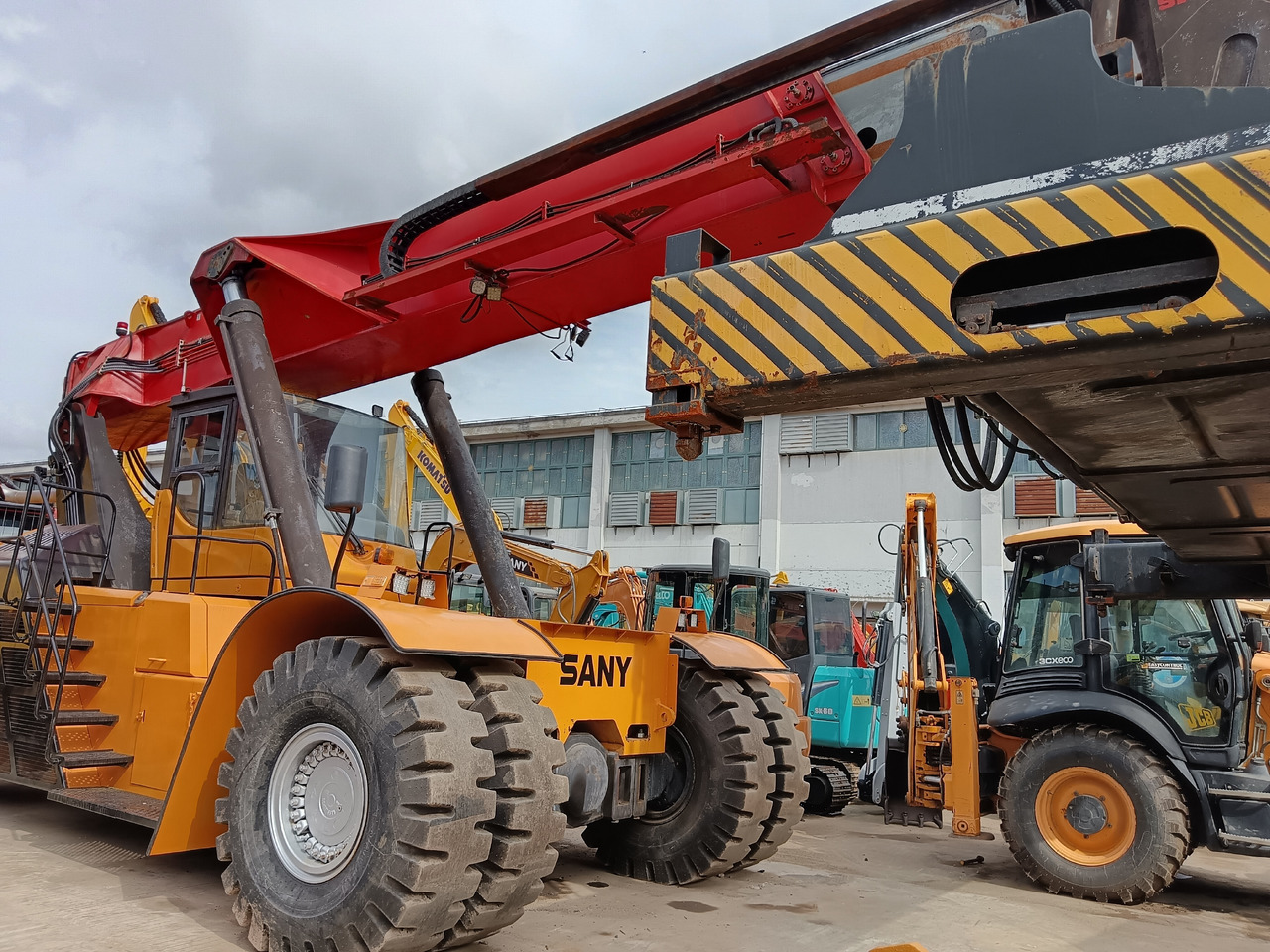 SANY SRSC45C30 REACH CRANE 45 TON - Ричстакер: фото 1 SANY SRSC45C30 REACH CRANE 45 TON - Ричстакер: фото 1
