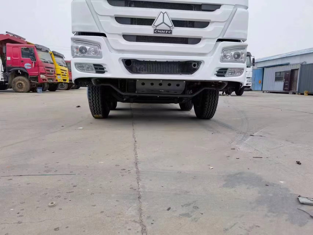 SINOTRUK HOWO 12 TIRES 8*4 - Самосвал: фото 3 SINOTRUK HOWO 12 TIRES 8*4 - Самосвал: фото 3